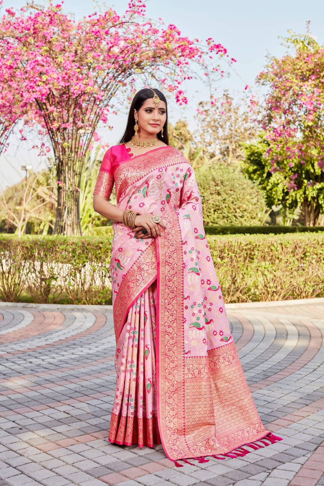 Gorgeous Baby Pink Kanjivaram Silk Saree with a stunning traditional design for festive occasions.