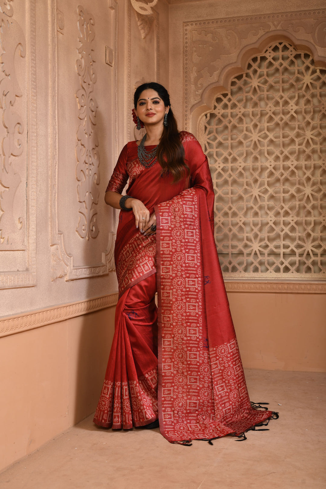 Beautiful bright pink Banglori raw silk saree with rich pallu weaving, perfect for cultural gatherings.