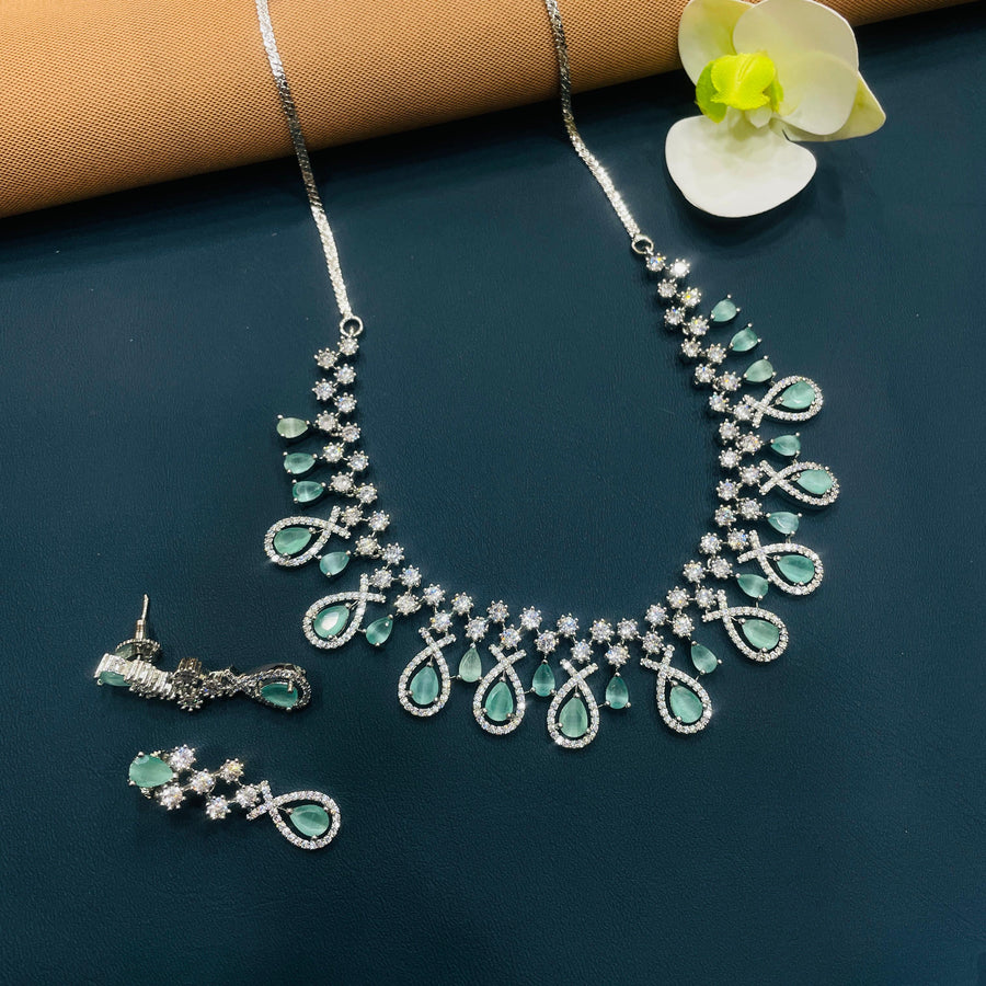 Beautiful bridal necklace, perfect for adding luxury to your look.