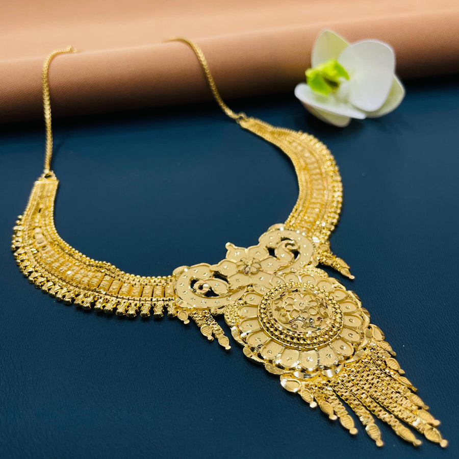 Exquisite golden jewelry for brides, perfect for cultural events.