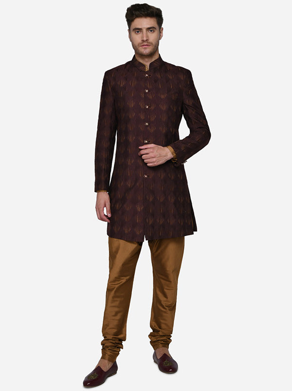 Versatile enough to wear as a formal waistcoat or jacket, this piece enhances your ethnic wear collection.