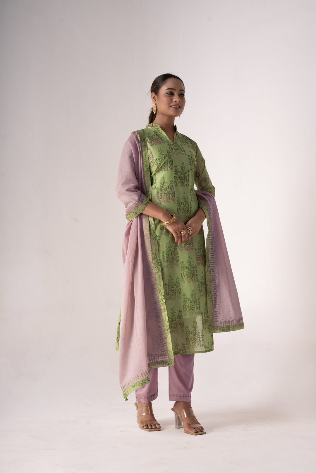 Stunning Art Silk Salwar Kameez with Green Dupatta and Intricate Embroidery | Perfect Festive Wear