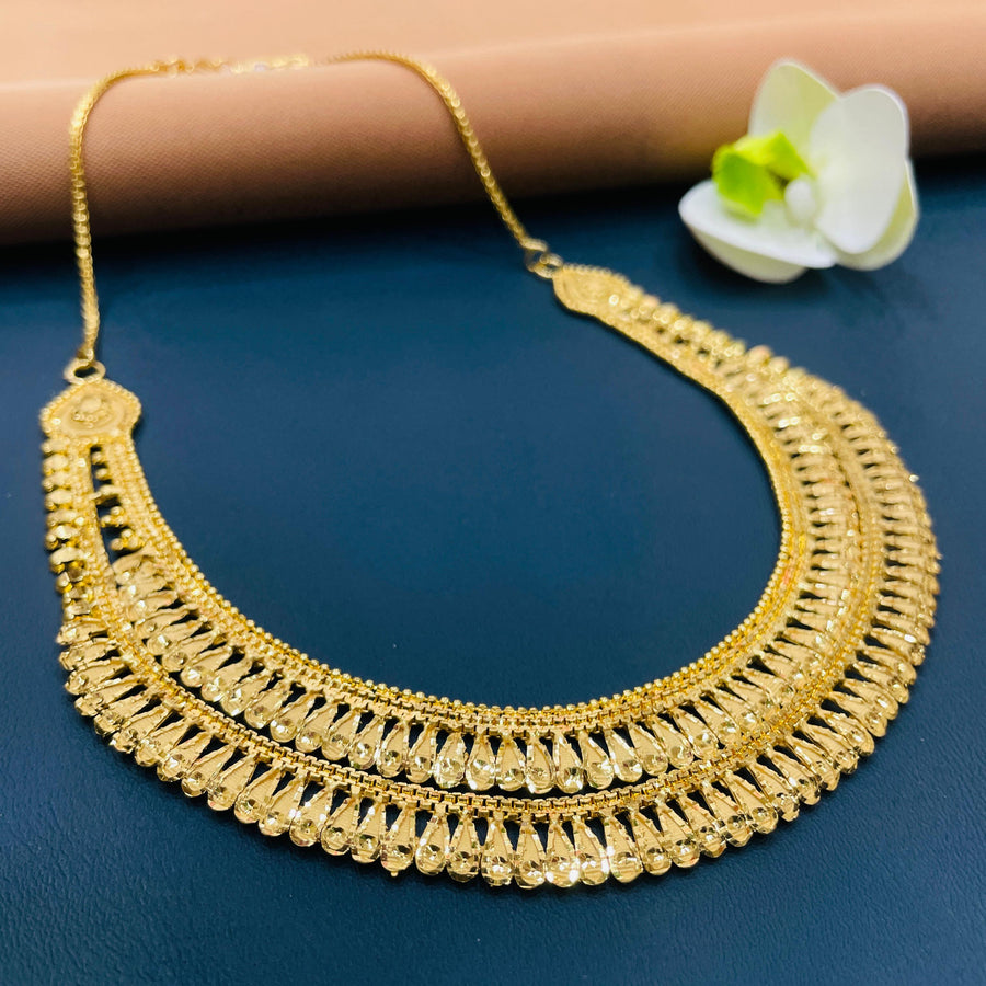 Beautifully designed golden set, enhancing elegance for special occasions.