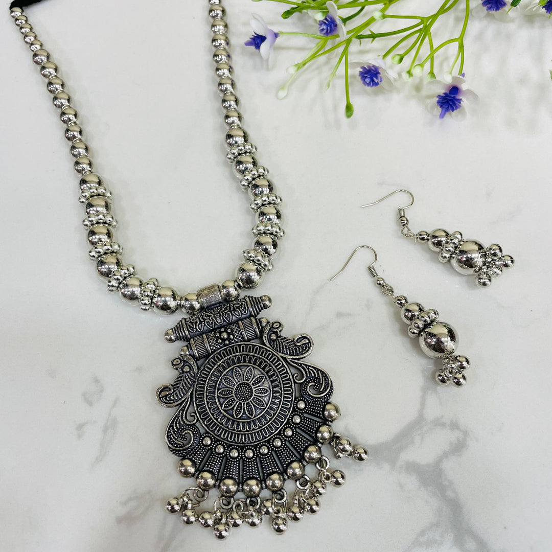 Stylish oxidised jewelry, perfect for all occasions.