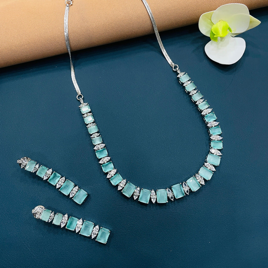 Beautifully crafted bridal necklace, perfect for modern wedding styles.