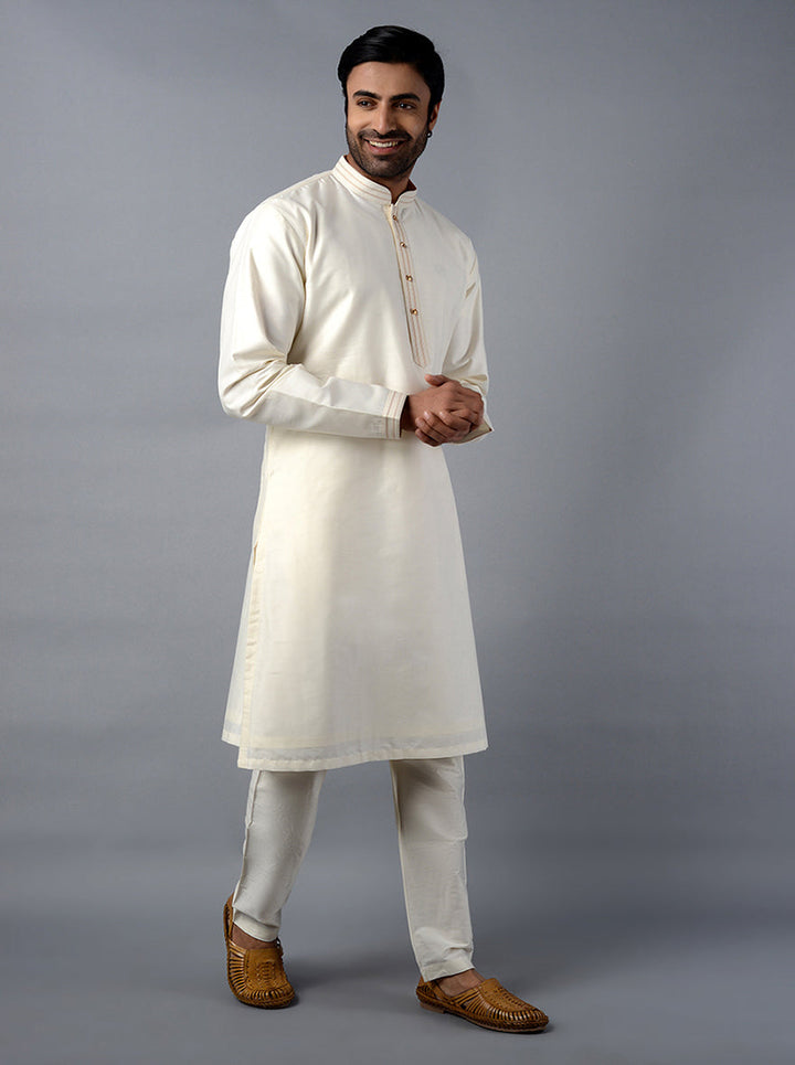 Celebrate in comfort and elegance with this beautifully crafted cream kurta set.