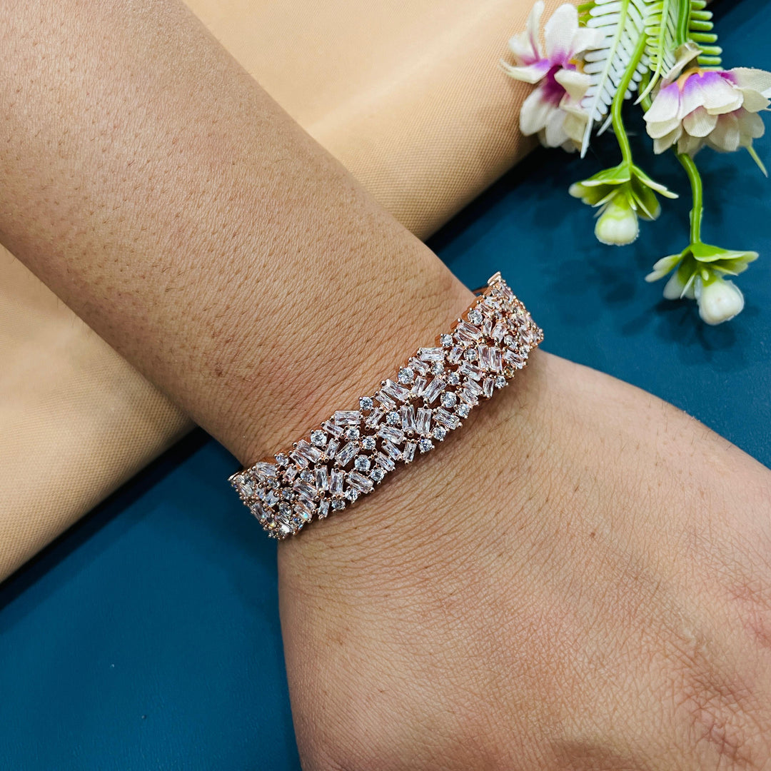 Dazzling AD diamond bracelet in rose gold, ideal for evening wear.