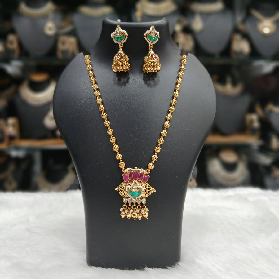 Elegant jewelry set featuring gold elements for special occasions.