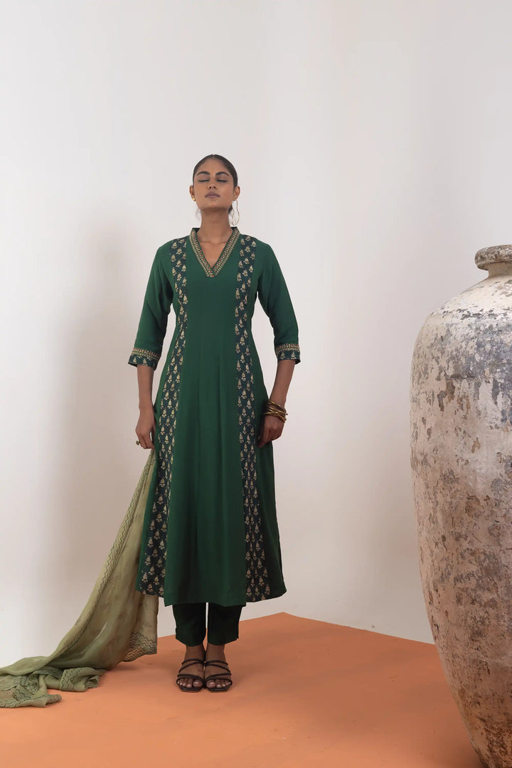 Green Kurtis Set | Beautiful muslin khat work hand work Finish