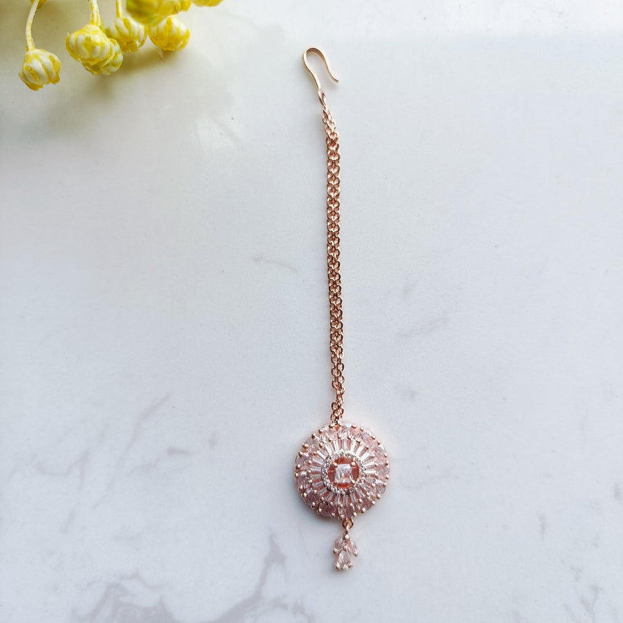 Chic rose gold mang tika, perfect for modern brides seeking traditional elegance.