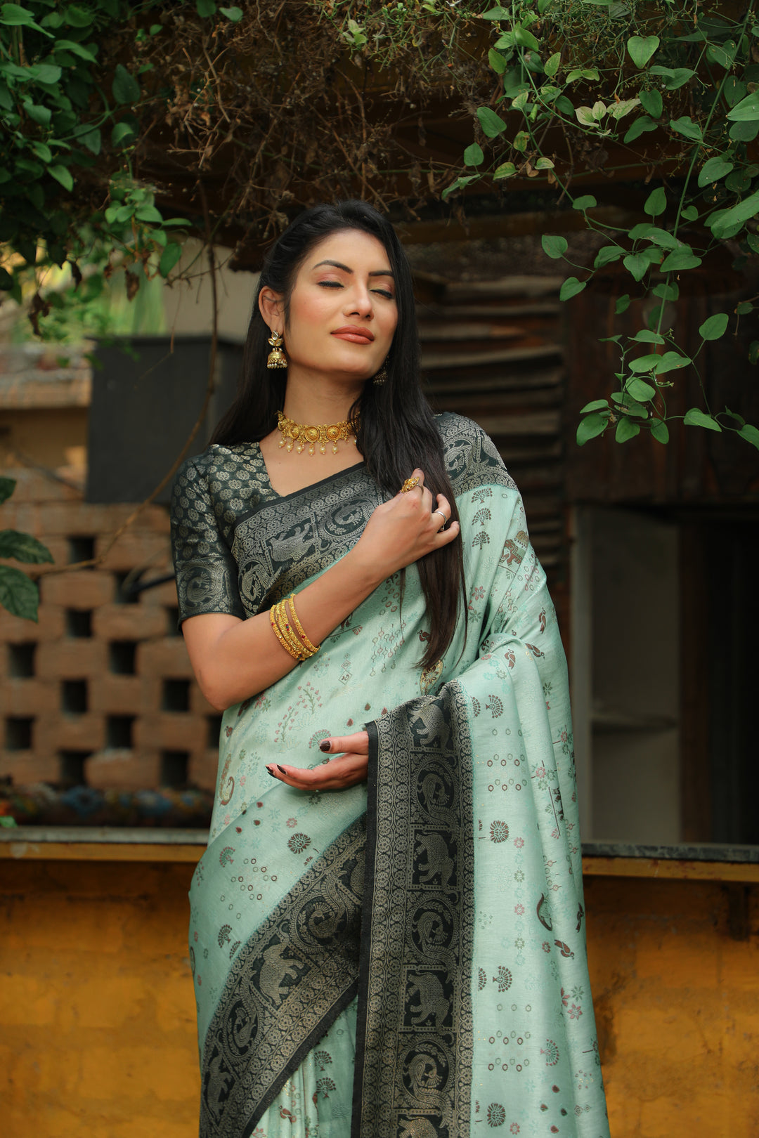 Stunning white Kanjivaram soft silk saree with beautiful weaving and traditional borders, perfect for weddings.