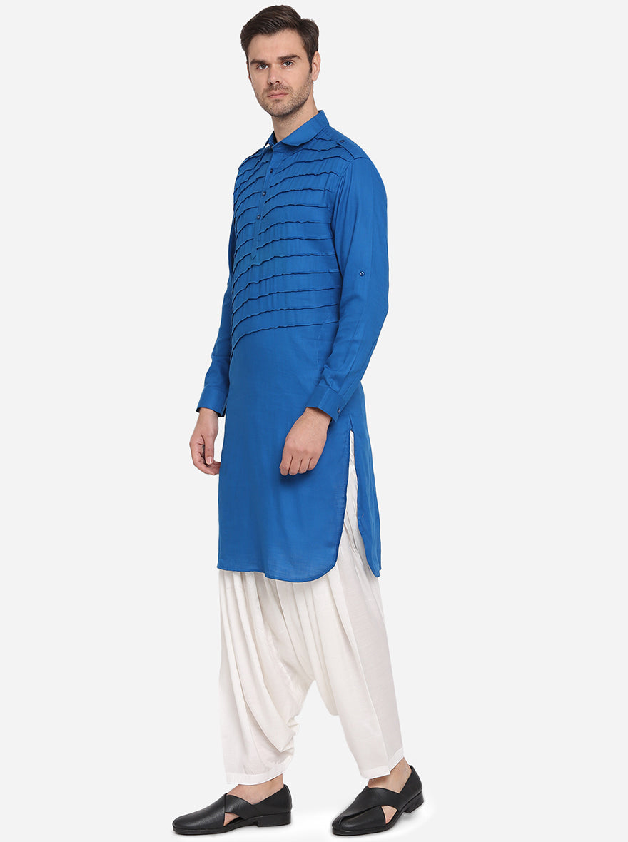 Featuring a diagonal pleated kurta and comfortable cotton fabric.