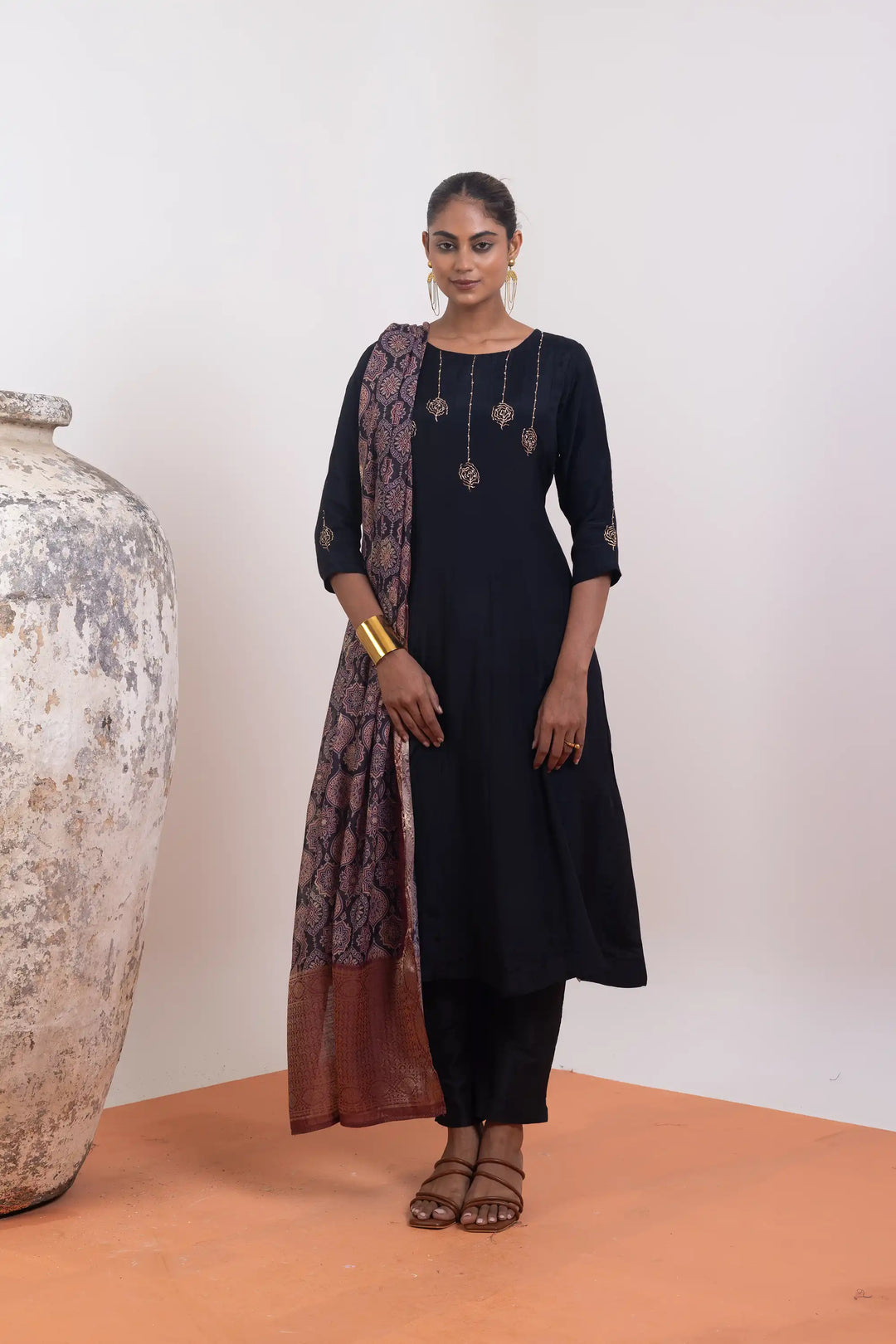 black Kurtis Set | Beautiful muslin khat work printed linening work Finish