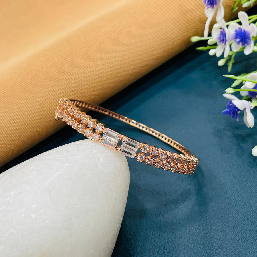 Luxurious AD diamond bracelet for a stunning look.