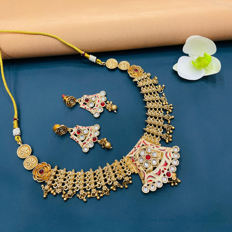 Elegant golden jewelry with intricate designs, perfect for brides.