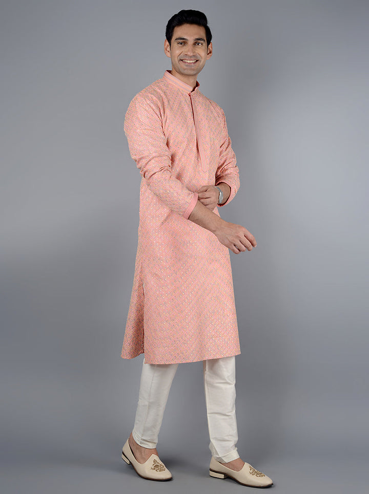 Elegant pink kurta set that keeps you charming at festivities.