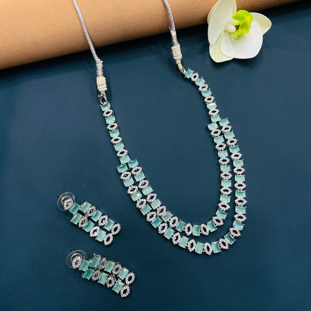 Glamorous American diamond necklace, perfect for all bridal looks.