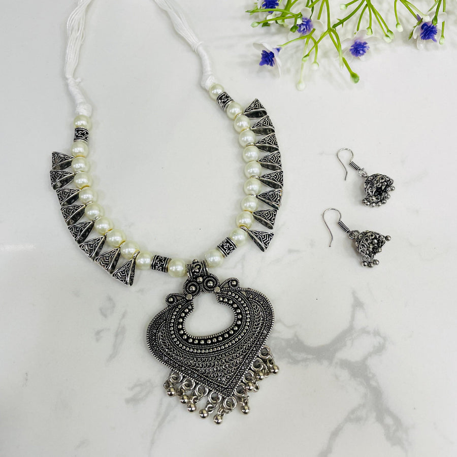 Elegant oxidised jewelry set, perfect for every special event.