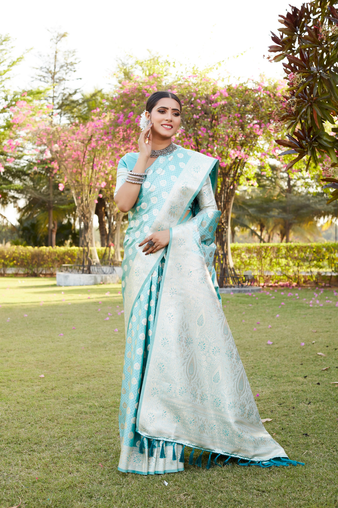 Beautiful green Kanjivaram saree with soft satin silk, adorned with delicate butta work and a gorgeous designer border.