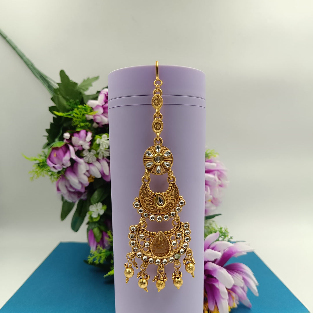 Stunning gold tika featuring intricate designs, ideal for enhancing bridal looks.