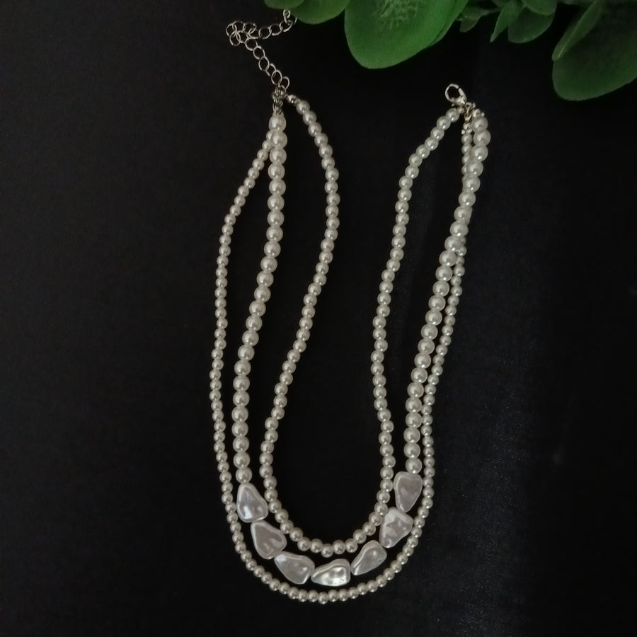 Chic pearl necklace set, perfect for brides and party-goers in the USA.