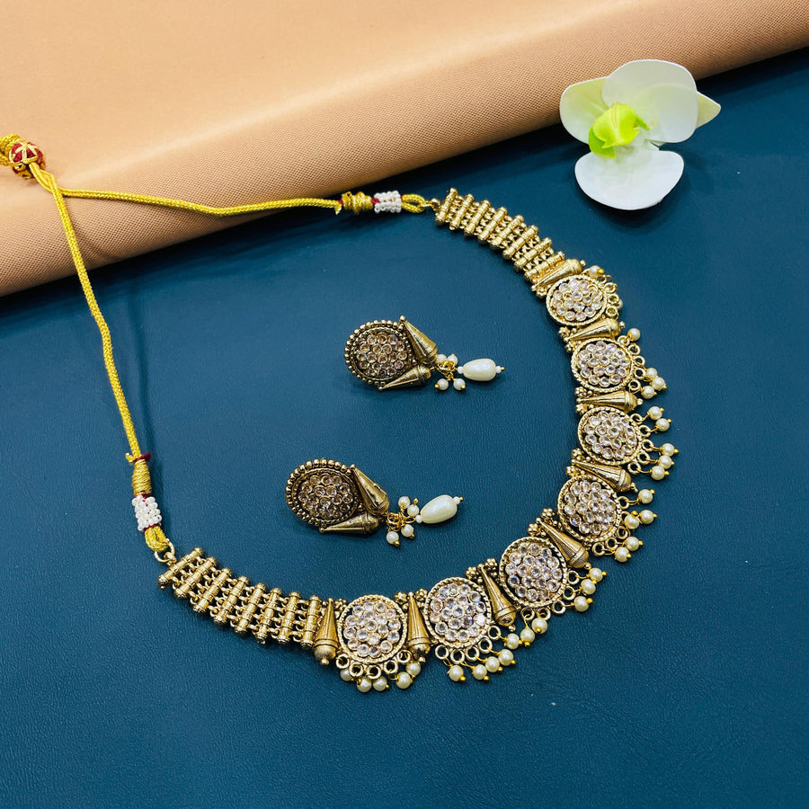 Exquisite golden jewelry set, perfect for traditional Indian ceremonies.