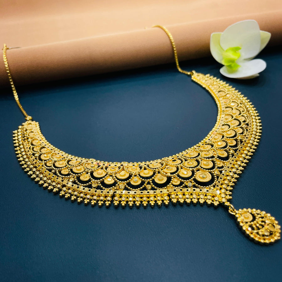 Stunning Indian jewelry set, perfect for bridal and festive occasions.