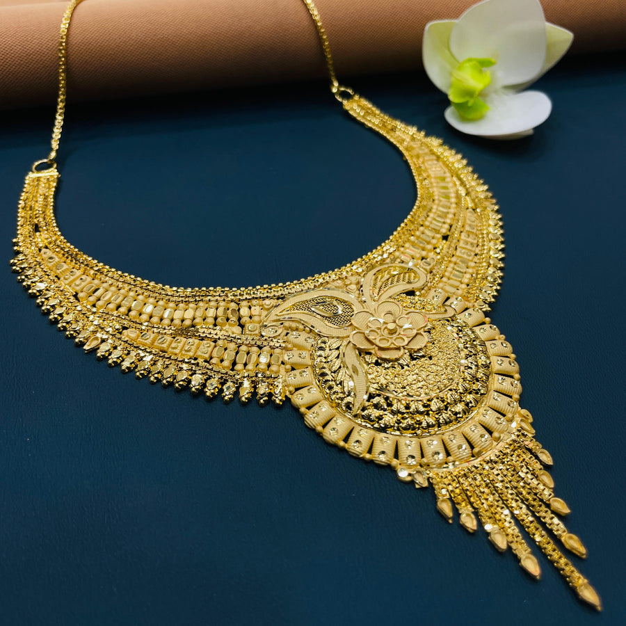 Elegant gold jewelry set, ideal for cultural celebrations and events.