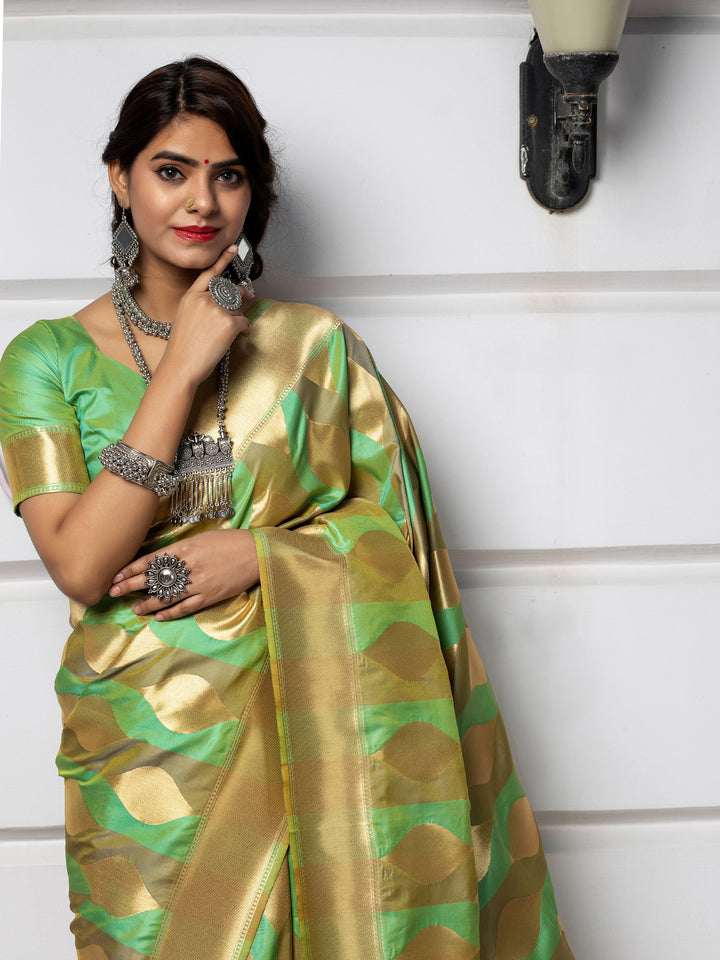 Elegant Banarasi Silk Weaving Jacquard Saree | Perfect for Parties & Weddings