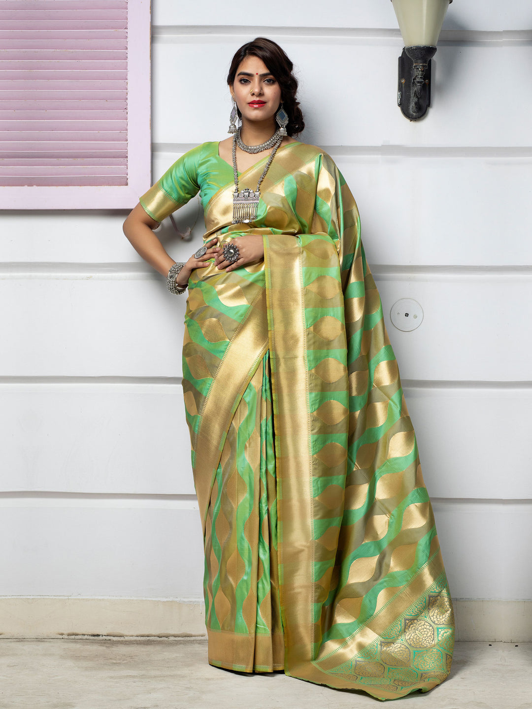 Elegant Banarasi Silk Weaving Jacquard Saree | Perfect for Parties & Weddings