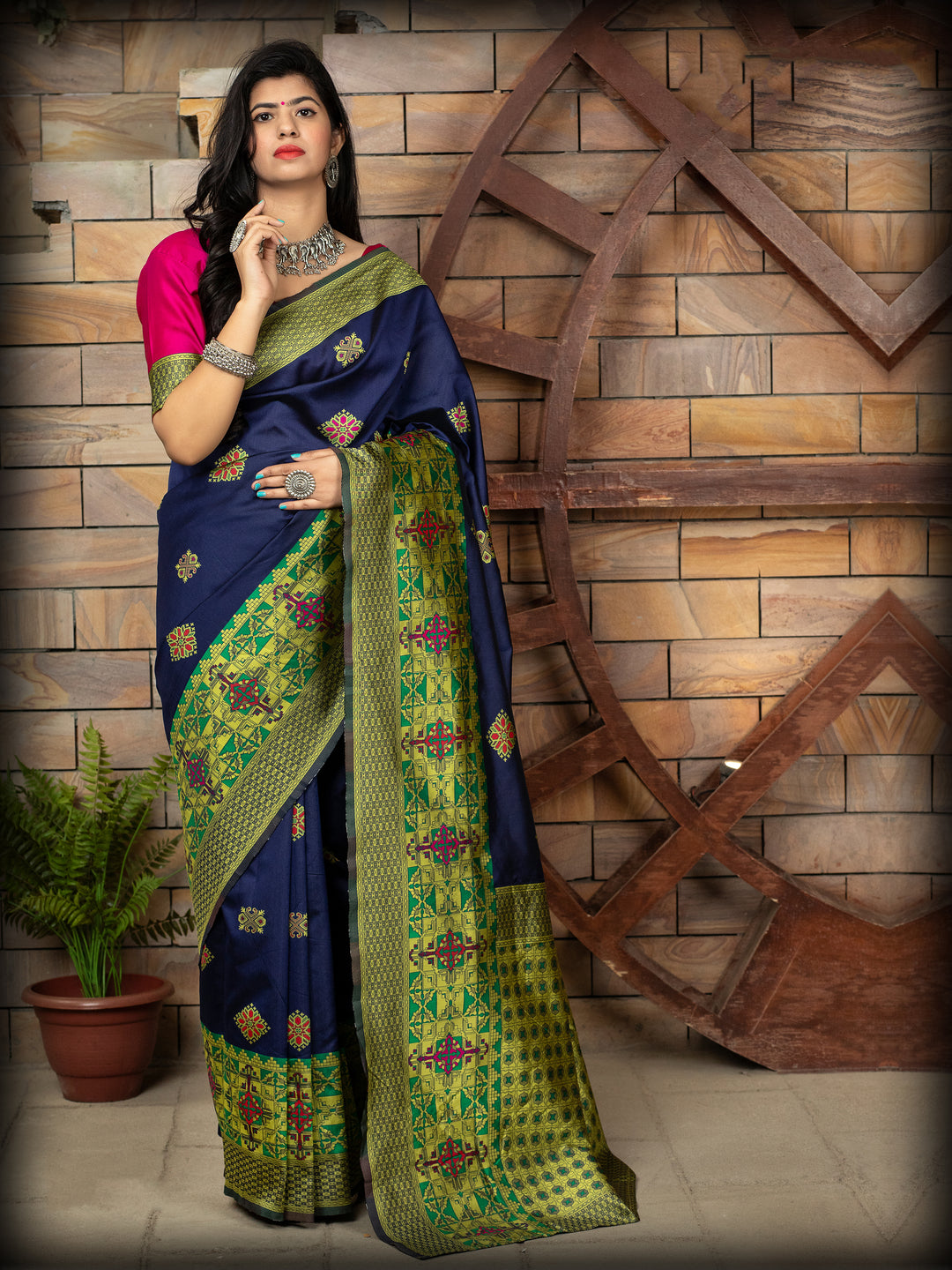 Banarasi Silk Saree | Jacquard Weaving for Special Events & Weddings