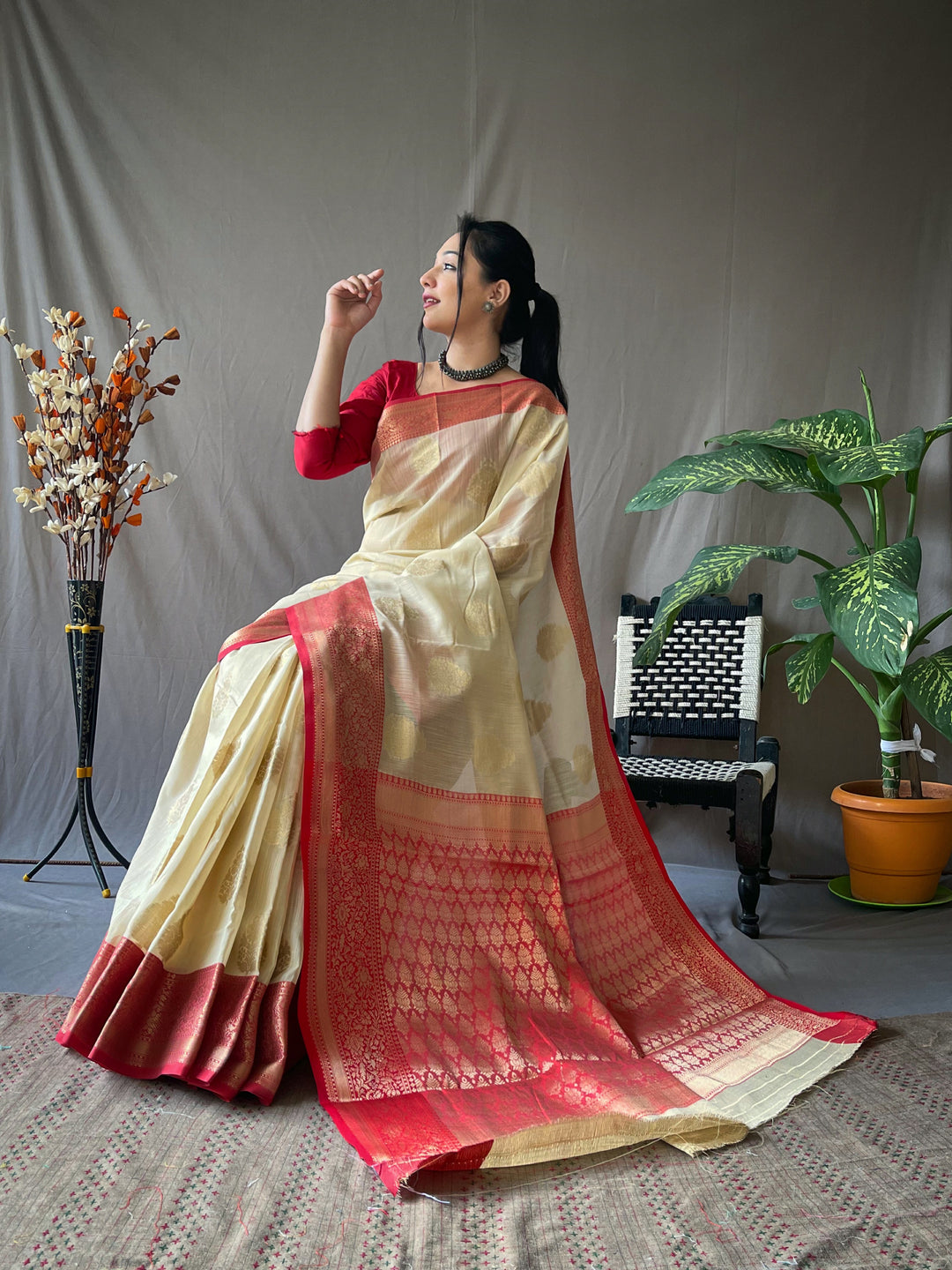 Soft Linen Fabric with Contrast Pallu Border | Partywear Saree for Women