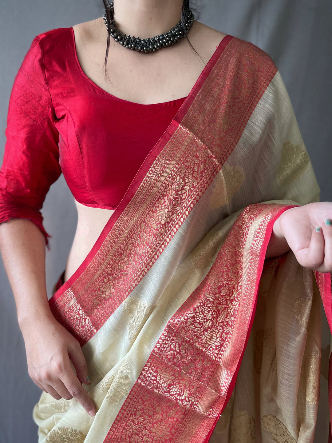 Soft Linen Fabric with Contrast Pallu Border | Partywear Saree for Women