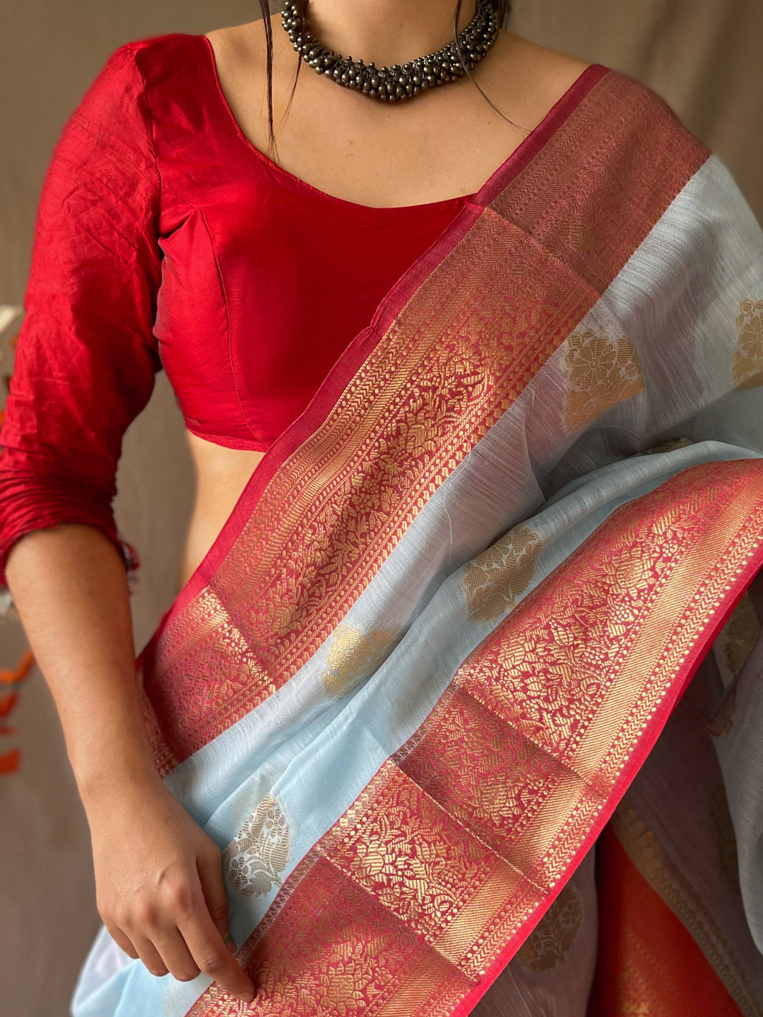 Soft Linen Fabric with Contrast Pallu Border | Partywear Saree for Women