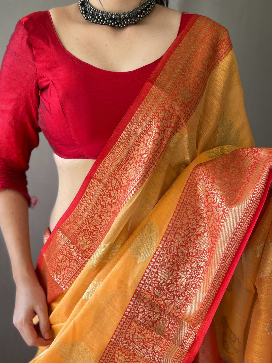 Soft Linen Fabric with Contrast Pallu Border | Partywear Saree for Women