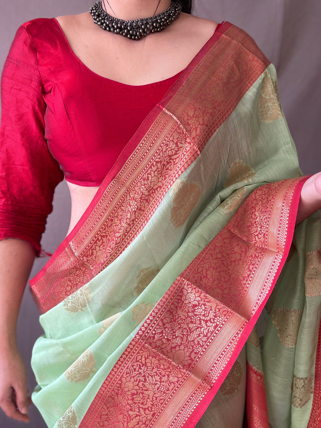 Soft Linen Fabric with Contrast Pallu Border | Partywear Saree for Women