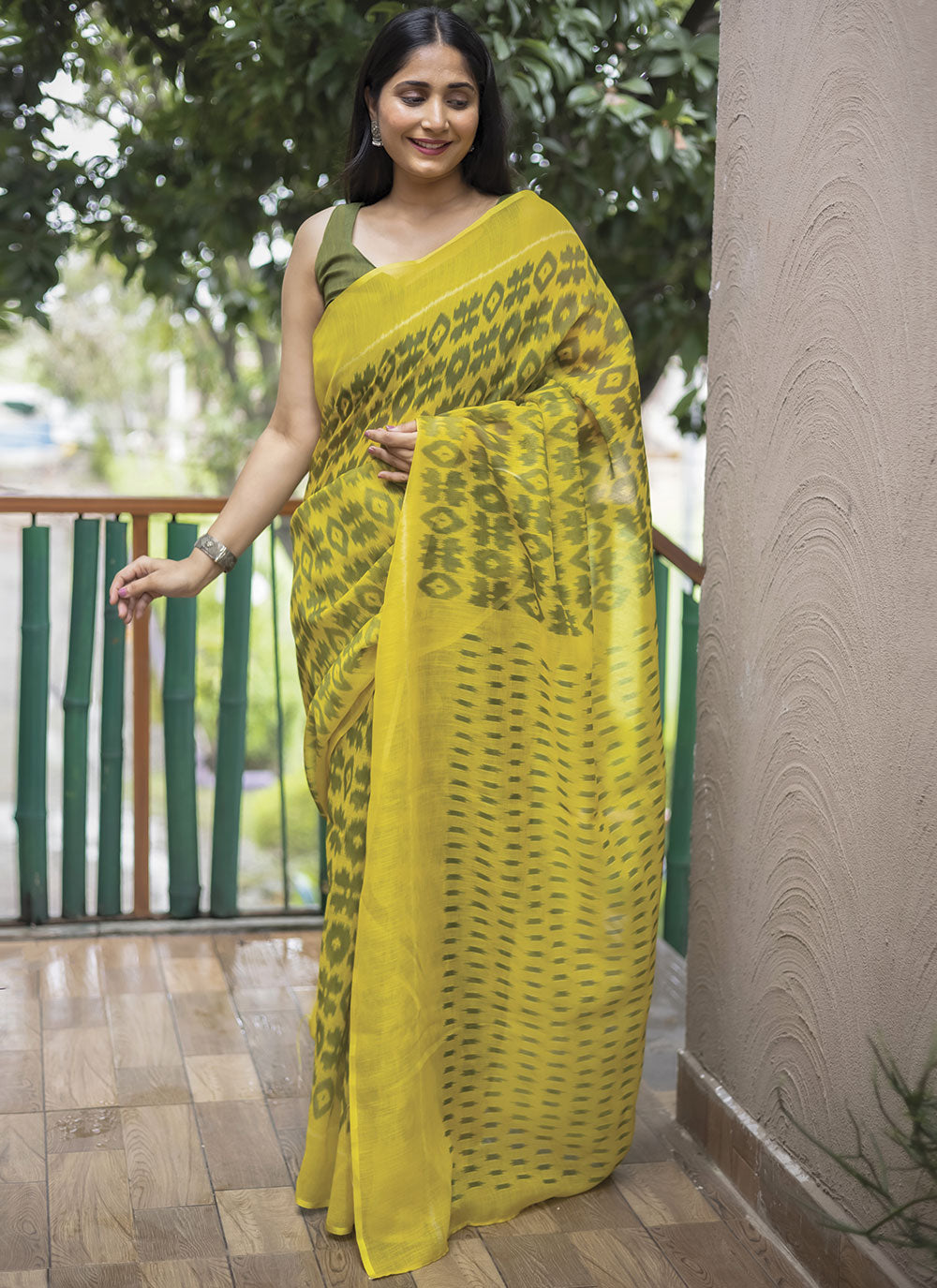 Linen Saree with Digital Print | Ideal for Weddings and Festive Occasions