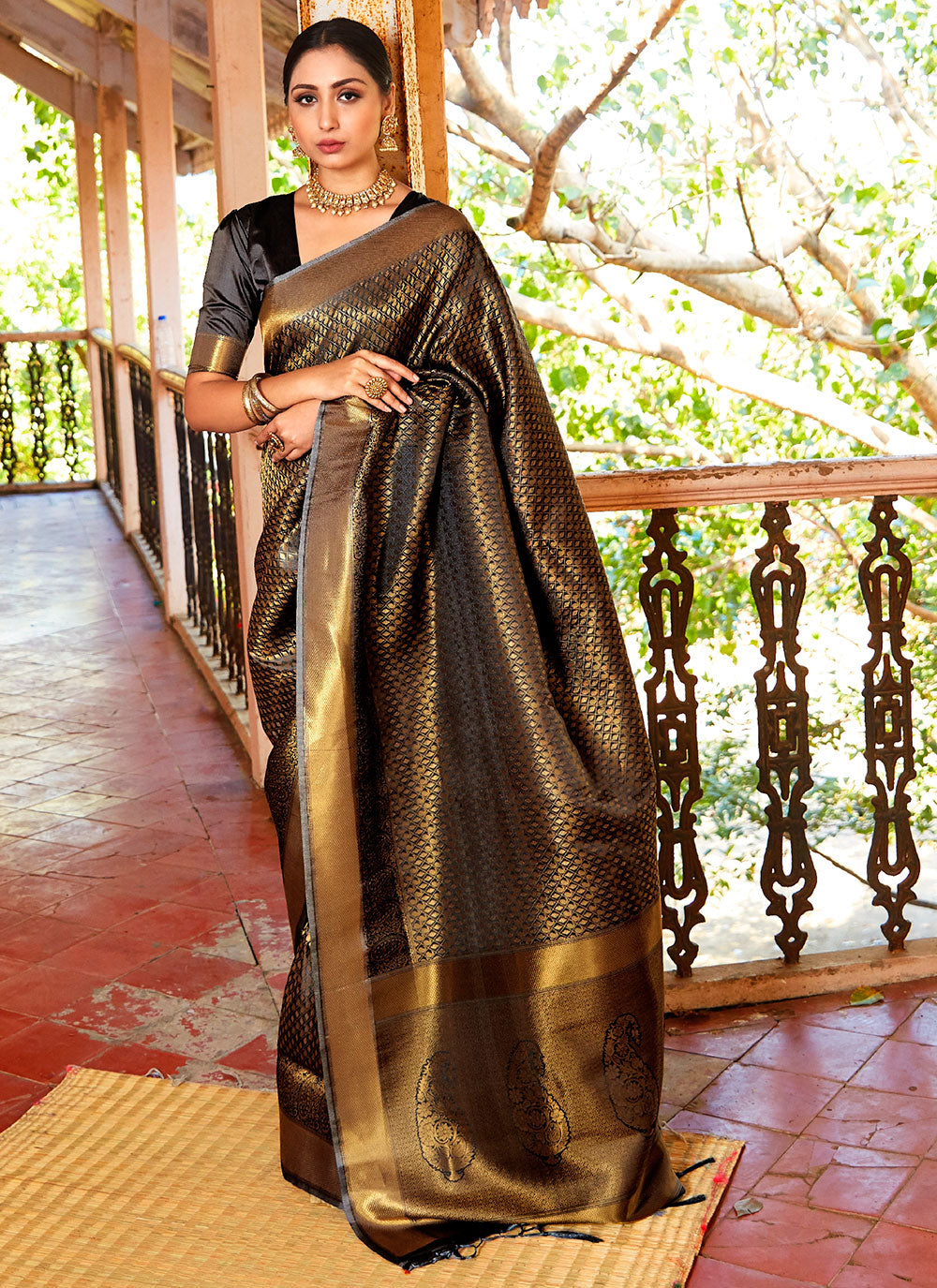 Handloom Silk Saree | Designer Jari Weaving for Weddings & Special Events