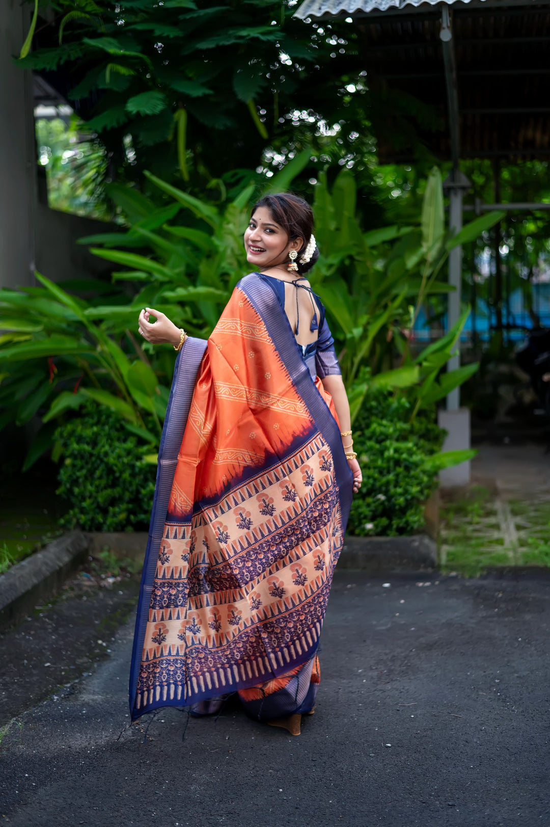 Elegant Raw Silk Saree with Woven Jari | Perfect for Weddings & Festive Events