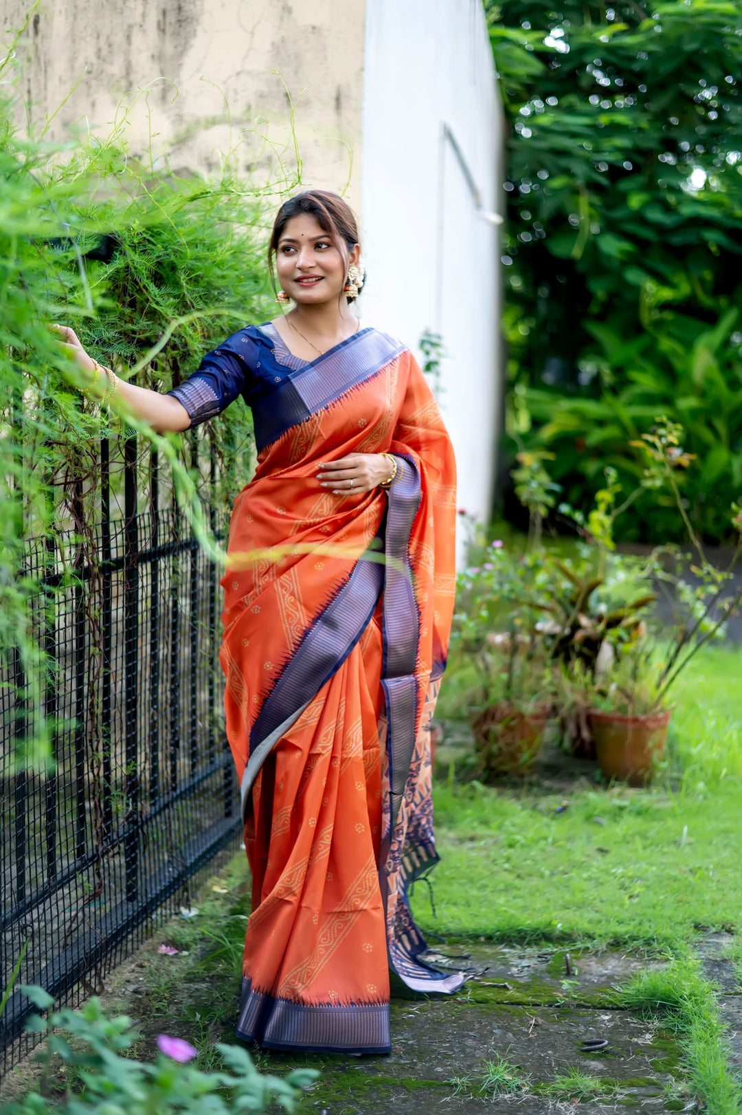 Elegant Raw Silk Saree with Woven Jari | Perfect for Weddings & Festive Events