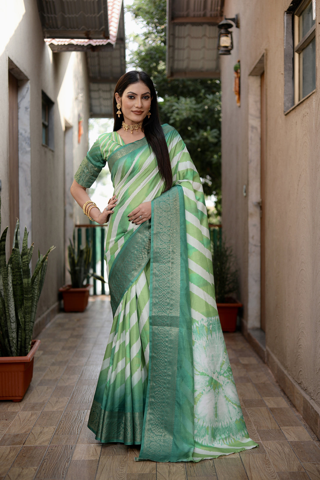 Elegant Dola-Silk Saree with Banarasi-Silk | Designer Digital-Printed Work