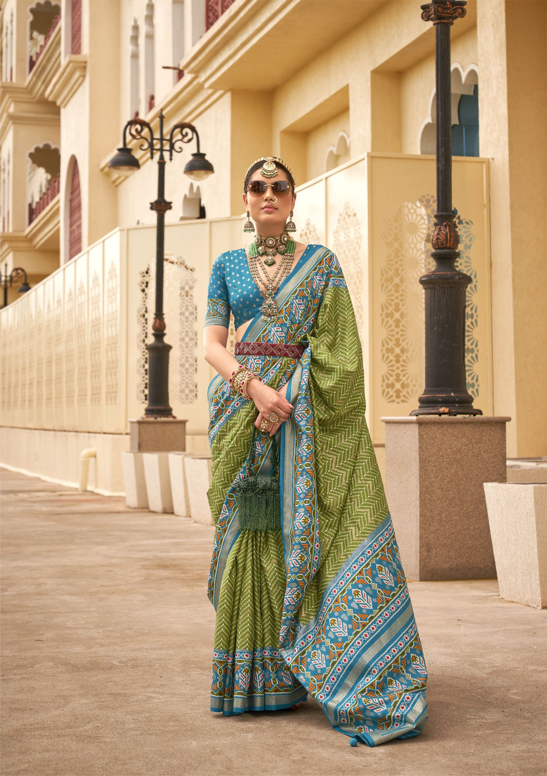 Elegant Weaving Jari Designer Patola Saree | Silk Blend for Special Events