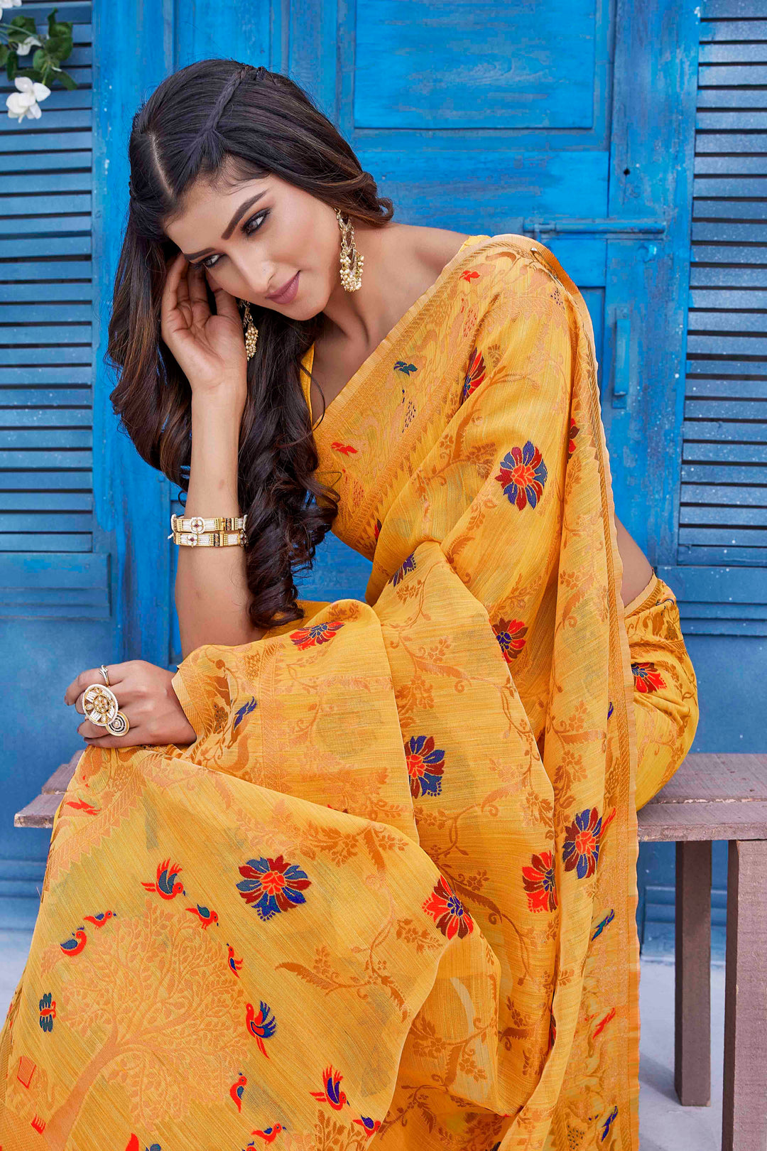 Linen Saree with Woven Jacquard Design | Perfect for Weddings & Festive Events