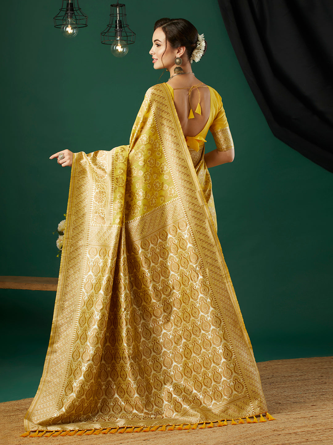 Linen Saree with Woven Jacquard Design | Perfect for Weddings and Festive Events