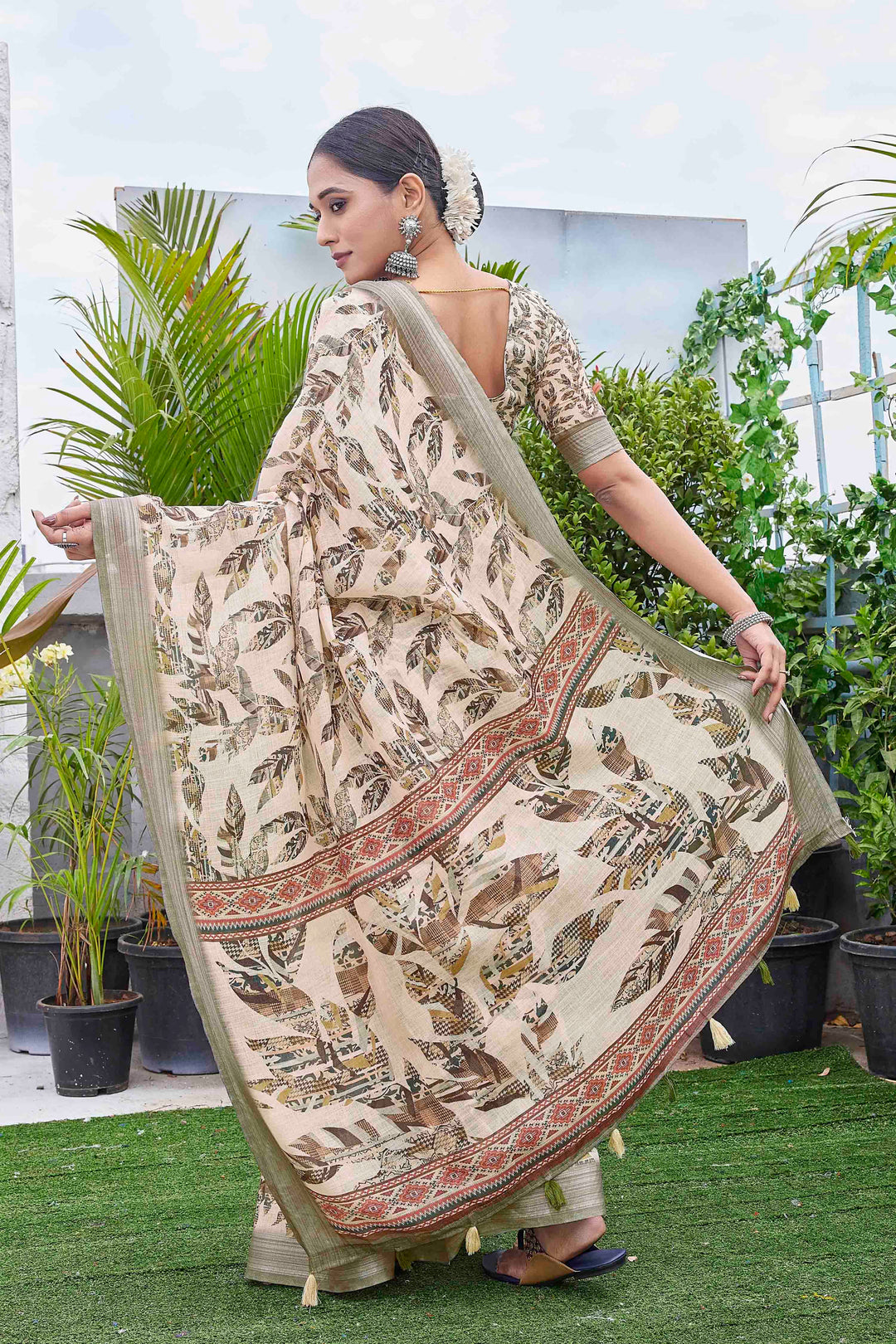 Designer Linen-Blend Saree | Digital Printed for Special Events & Weddings