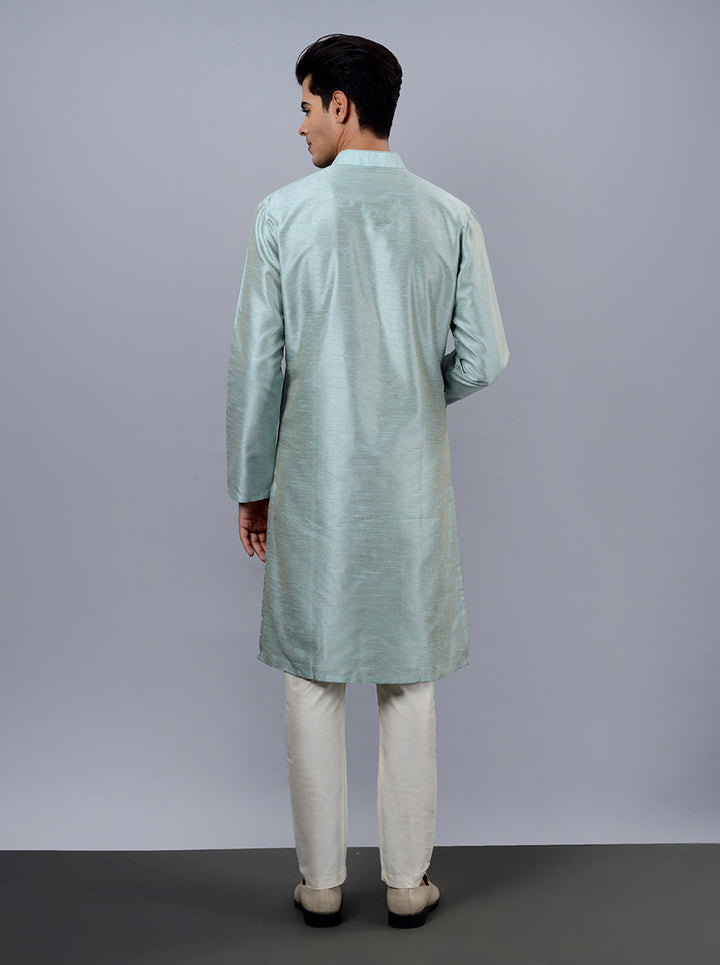 Celebrate in style with this beautifully crafted kurta set designed for modern festivities.