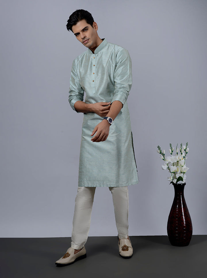 Showcasing rich cultural elegance, pair it with white pajama for festivals taking place in the USA.