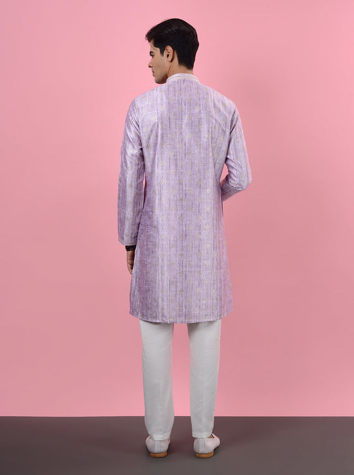 Make an impression at gatherings with this elegant Lavender Kurta Pajama tailored for men.