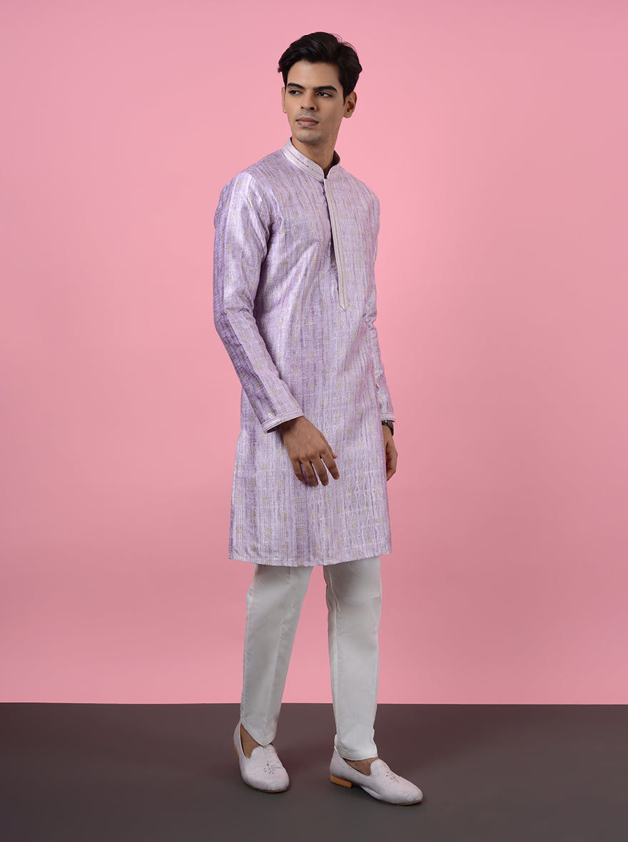 Experience sophistication and comfort with this beautifully crafted Lavender Kurta Pajama.