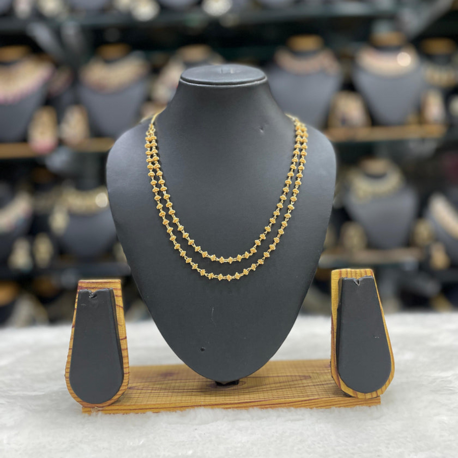 Timeless Magmala necklace, perfect for elegant occasions, an essential piece of Indian jewelry.